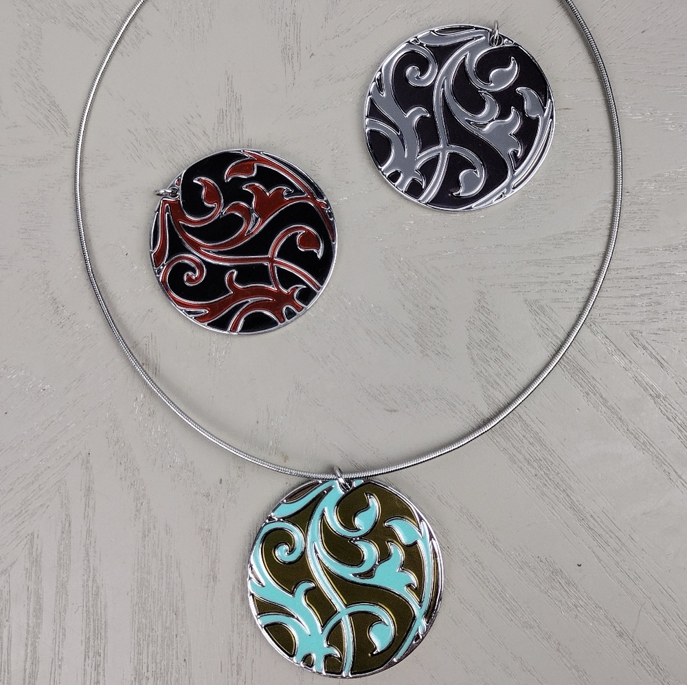 Choker Necklace with 3 Pendants